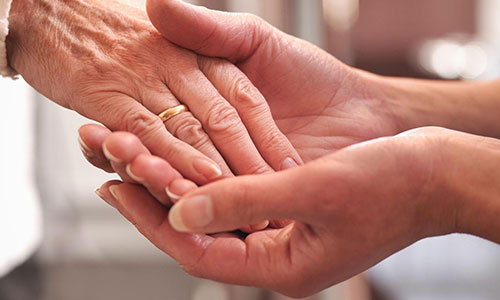 父母可以指派某個(gè)子女贍養(yǎng)自己?jiǎn)? width=