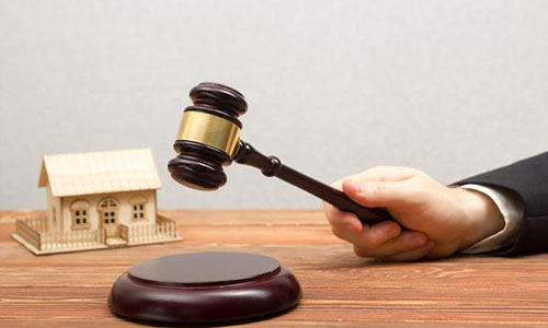 離婚時約定給女方的房子因男方被執(zhí)行怎么辦