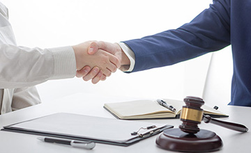 委托繼承房產(chǎn)糾紛律師爭(zhēng)取主動(dòng)權(quán)